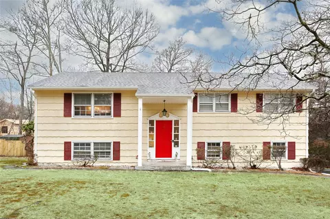 3 Ehret Dr, Ramapo, NY 10952