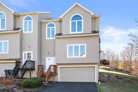 10 Rockridge Dr, Highland Mills, NY 10930