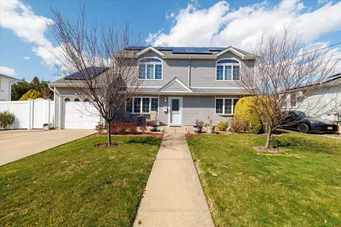 1051 Hastings St, Baldwin, NY 11510