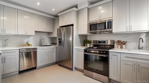 24 Fort Charles Pl, New York, NY 10463