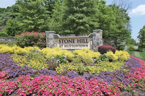 10 Bromley Ct, Oyster Bay, NY 11791