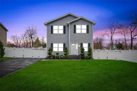 45 W 21st St, Huntington Station, NY 11746