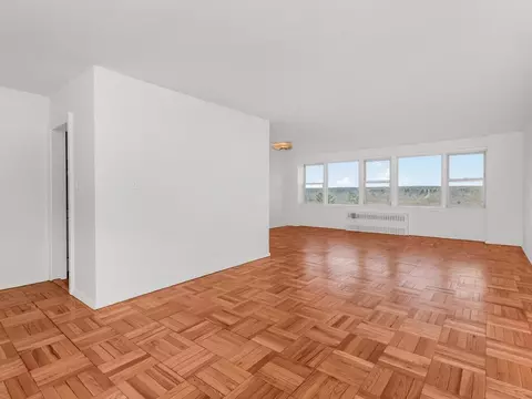 4555 Henry Hudson Pkwy #902, New York, NY 10471