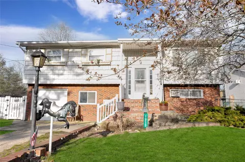 1373 Saint Louis Ave, Bay Shore, NY 11706
