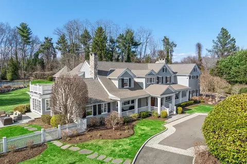 32 Wawapek Rd, Cold Spring Harbor, NY 11724