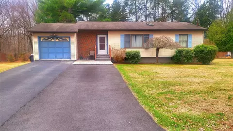 9 Louise Dr, New Windsor, NY 12553