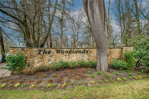79 Aspen Dr W, Woodbury, NY 11797