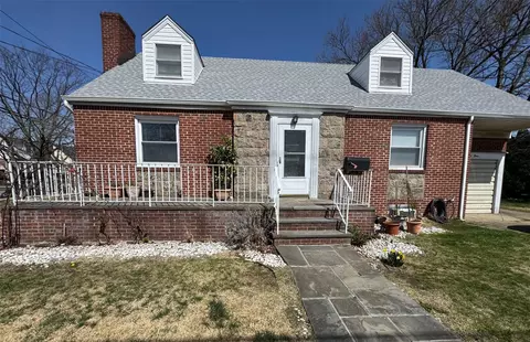 904 Benris Ave, Franklin Square, NY 11010