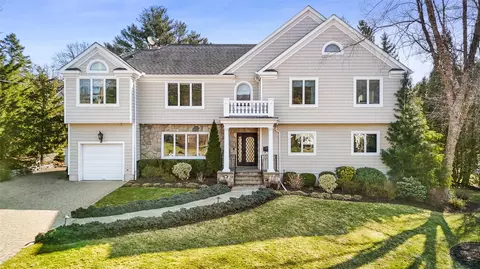 1 Mark Dr, Rye Brook, NY 10573
