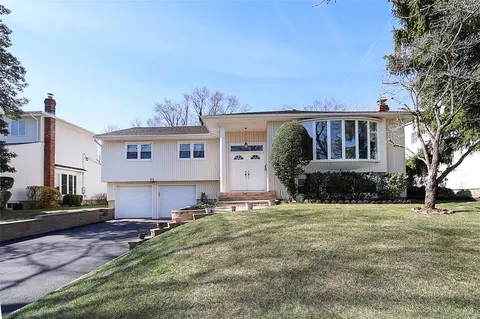 23 Dogwood Rd, North Hempstead, NY 11507