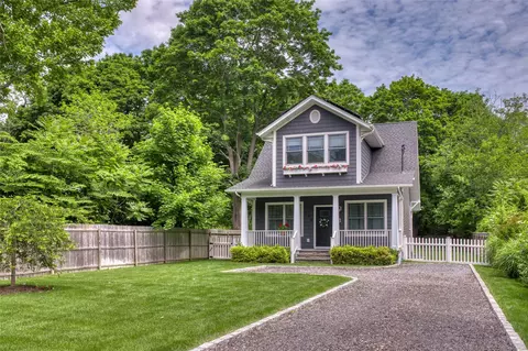 174 Manor Ln, Riverhead, NY 11901