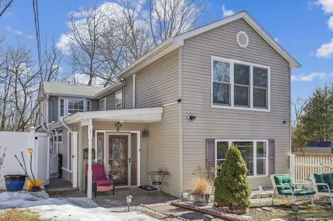 5 Lark St, Washingtonville, NY 10992