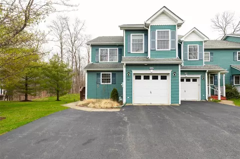 295 Pinebrook Dr, Hyde Park, NY 12538