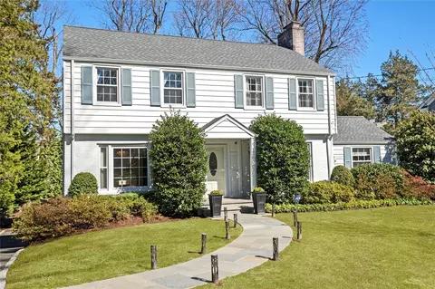 14 Richbell Rd, White Plains, NY 10605