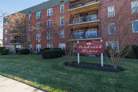 60 Hempstead Ave #2P, Lynbrook, NY 11563