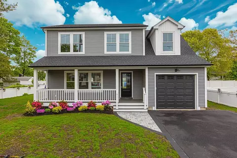 29 Ireland Pl, West Babylon, NY 11704
