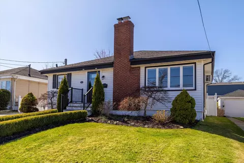 61 Albert Rd, Valley Stream, NY 11580