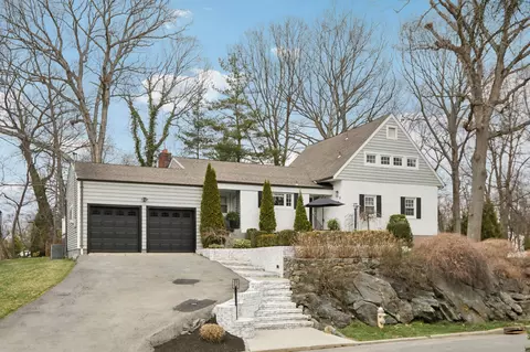 52 Stony Run, New Rochelle, NY 10804