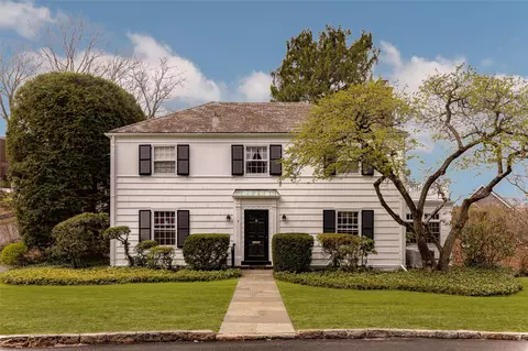 8 Crows Nest Rd, Bronxville, NY 10708