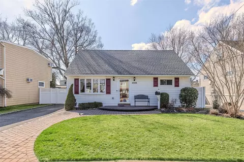 2546 Sycamore Ave, Wantagh, NY 11793