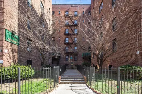 44-25 Macnish #6E, Elmhurst, NY 11373