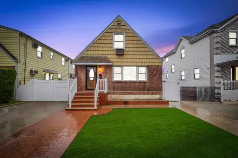 80-60 268 St, Glen Oaks, NY 11004