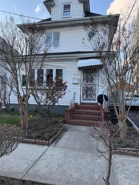 10237 90th Ave, Richmond Hill, NY 11418