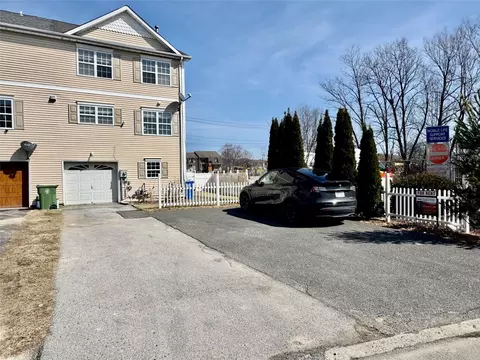 29 Peach Pl, Middletown, NY 10940