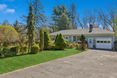 495 Knollwood Ln, Mattituck, NY 11952