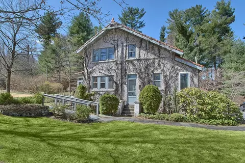 10 Leroy Pl, Mount Pleasant, NY 10514
