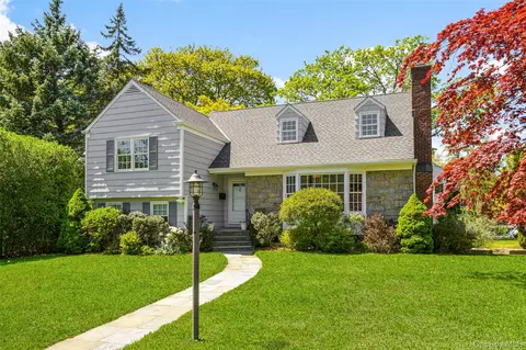 850 Soundview Dr, Mamaroneck, NY 10543