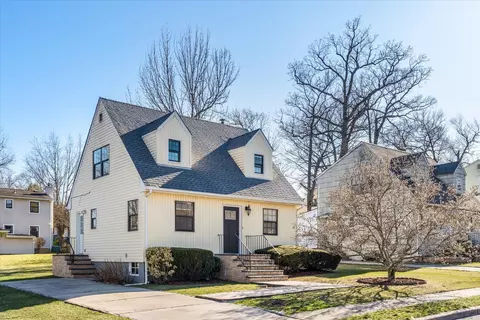 10 Cherry Brook Pl N, North Hempstead, NY 11020