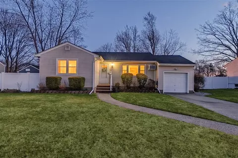 76 Liberty Ave, North Babylon, NY 11703