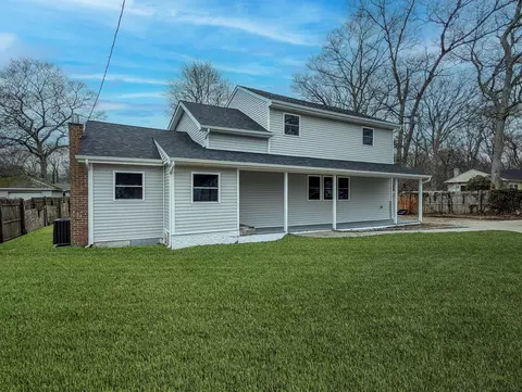 206 Longfellow Dr, Mastic Beach, NY 11951