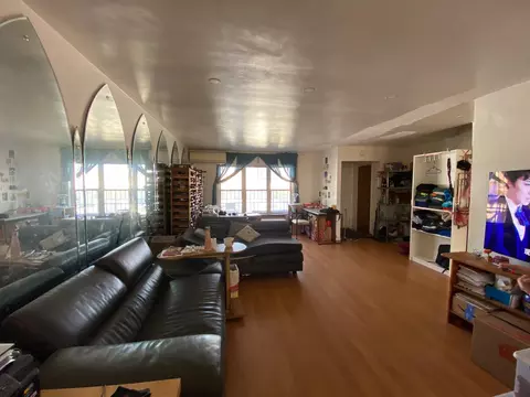 7118 32nd Ave, New York, NY 11370