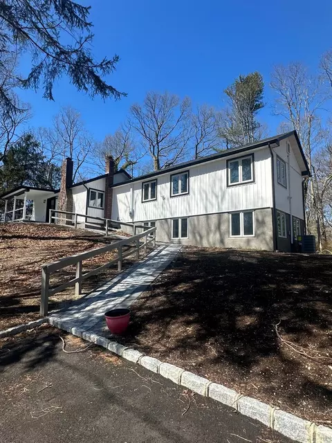 19 Victory Knoll Path, Miller Place, NY 11764