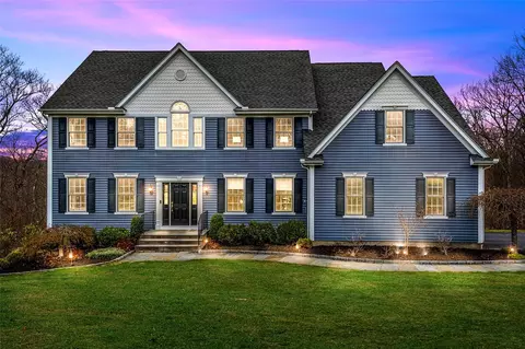 23 Radnor Ln, Mahopac, NY 10541