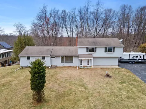 80 Maple Dr, Wallkill, NY 10941