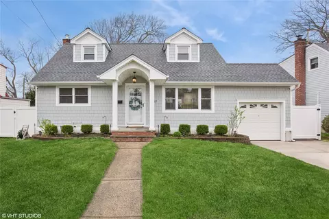 2607 Falcon St, East Meadow, NY 11554
