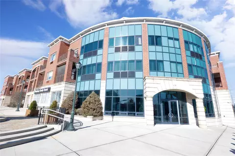 130 Post Ave #408, North Hempstead, NY 11590