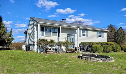 2 Daisy Ln, Wappinger, NY 12590