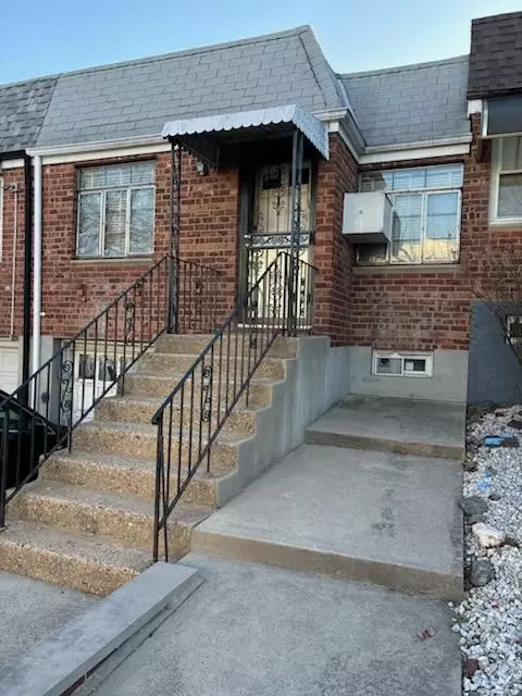 61-05 65 St, New York, NY 11379