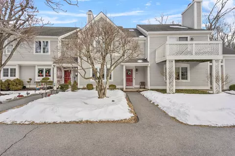 204 Chestnut Dr, Carmel Hamlet, NY 10512