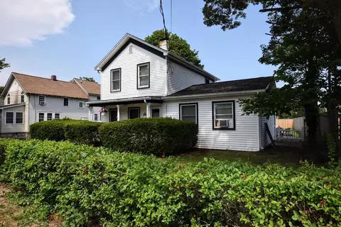 35 Station Rd S, Bellport, NY 11713