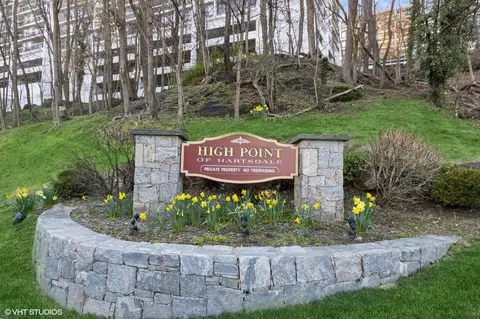 500 High Point Dr #PH 10, Greenburgh, NY 10530