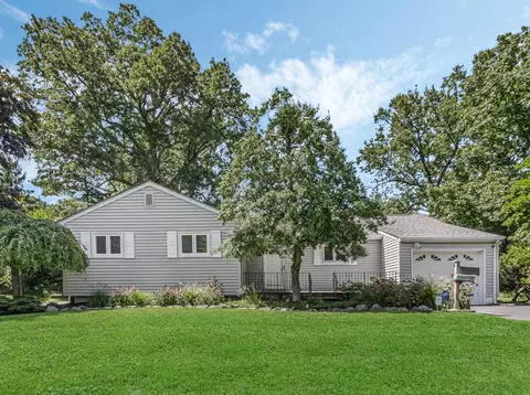 7 Park Ln, Clarkstown, NY 10954