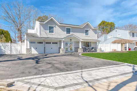 40 Roy Dr, Nesconset, NY 11767