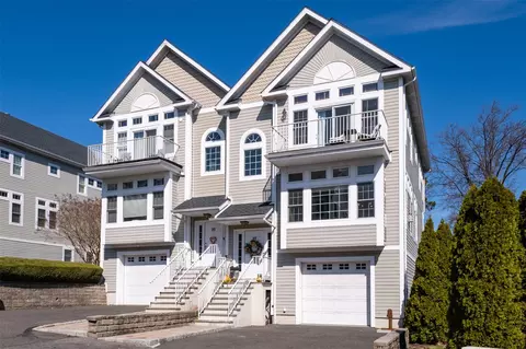 27 Arbor Gln, New Rochelle, NY 10801
