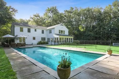 31 Pheasant Rd, Pound Ridge, NY 10576
