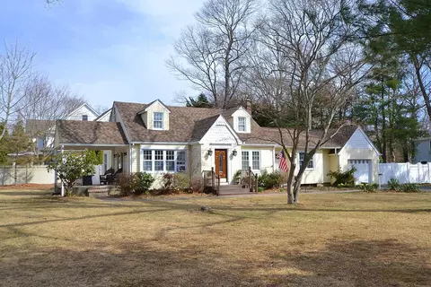 279 Woodlawn Ave, Saint James, NY 11780